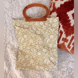 ⭐️✨Vintage 60s Gold fold over snap tote with white embossed floral print